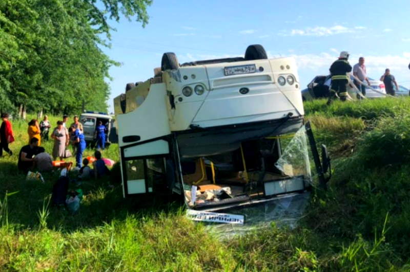 В Славянском районе перевернулся автобус в котором было 32 пассажира